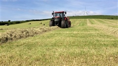 Farmer-and-his-IPhone-