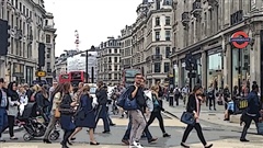 Walkerlapse---Instagram-Hyperlapse-through-Oxford-Street